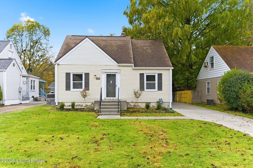 Photo of 606 Harris Pl, Louisville, KY 40222 (MLS # 1702184)