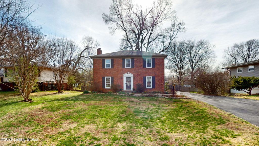 Photo of 6426 Regency Ln, Louisville, KY 40207 (MLS # 1711716)