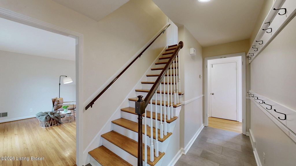 Photo of 6426 Regency Ln, Louisville, KY 40207 (MLS # 1711716)