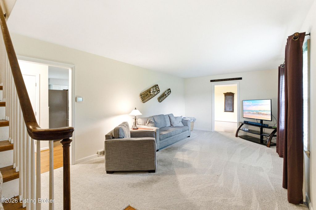 Photo of 6381 Frankfort Rd, Shelbyville, KY 40065 (MLS # 1714366)