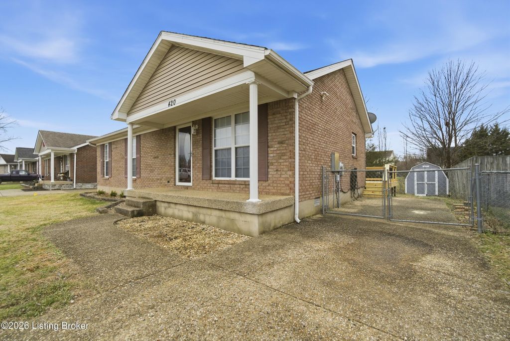 Photo of 420 Beechcliff Cir, Shepherdsville, KY 40165 (MLS # 1706713)