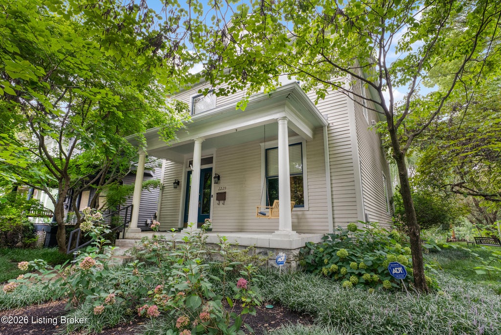 Photo of 2229 Dearing Ct, Louisville, KY 40204 (MLS # 1727203)