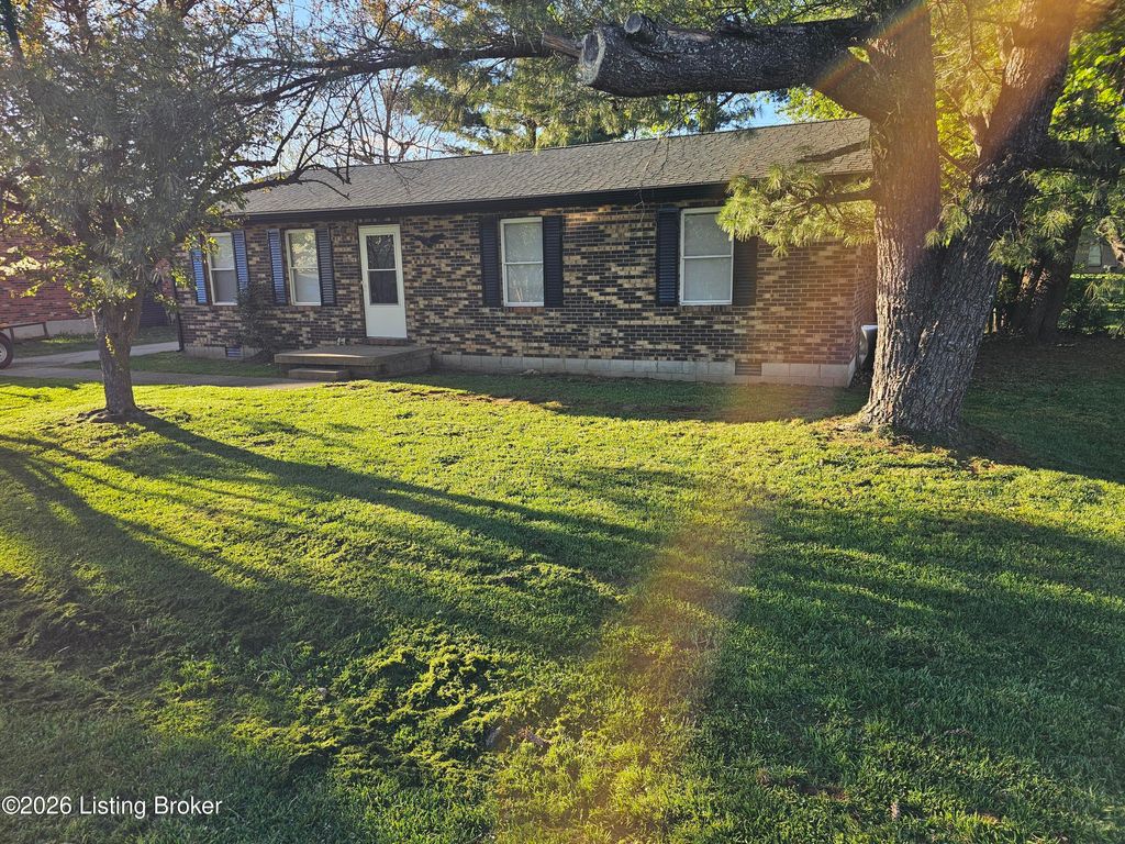 Photo of 88 Jefferson Ave, Bardstown, KY 40004 (MLS # 1713480)