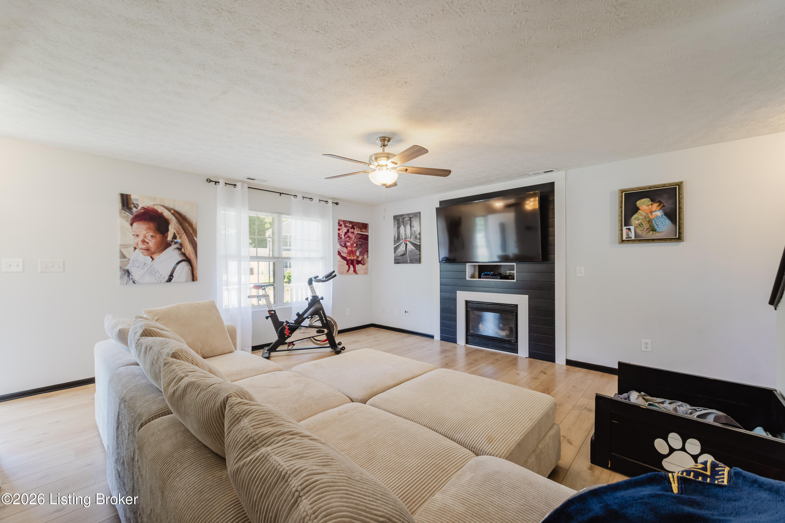 6319 Maravian Dr