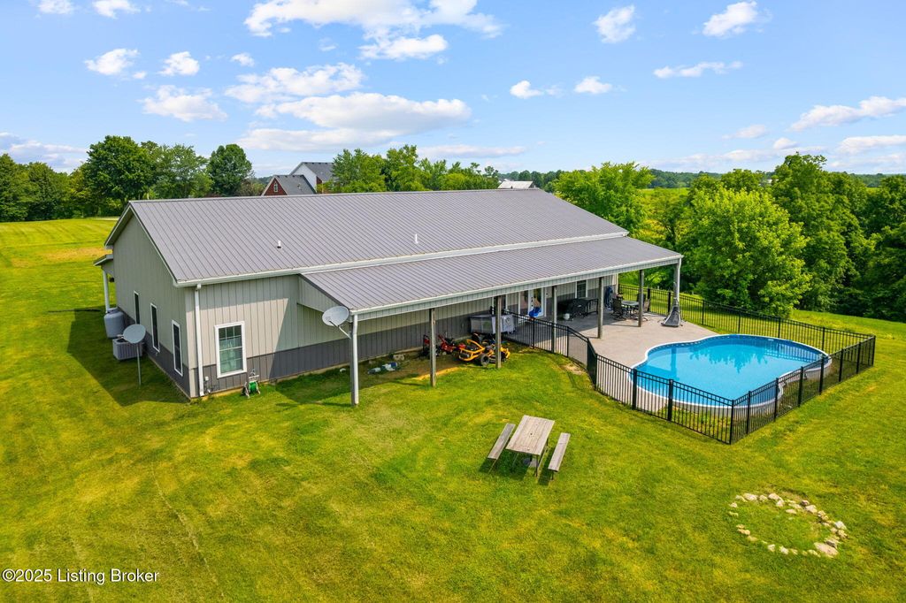 Photo of 1750 Greens Chapel Rd, Bloomfield, KY 40008 (MLS # 1713029)