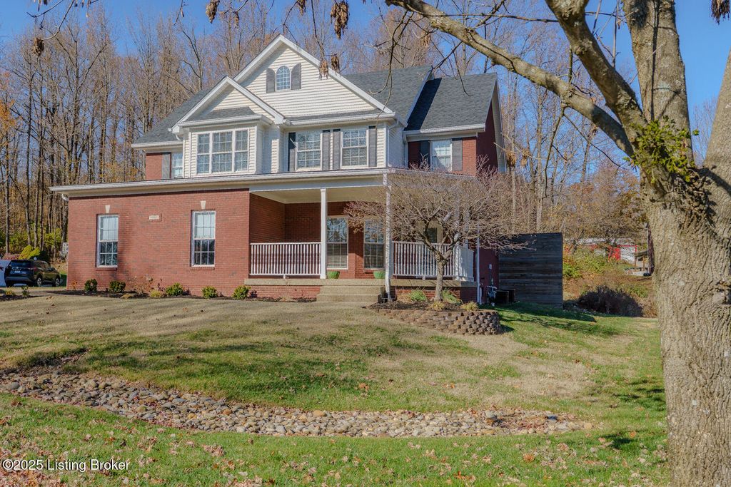 Photo of 9005 Hiview Ln, Louisville, KY 40272 (MLS # 1703874)