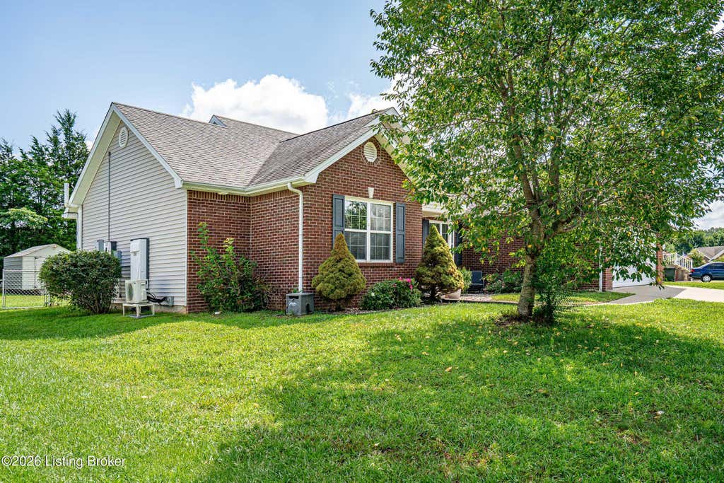 Photo of 154 Wiltshire Ave, Vine Grove, KY 40175 (MLS # 1725362)