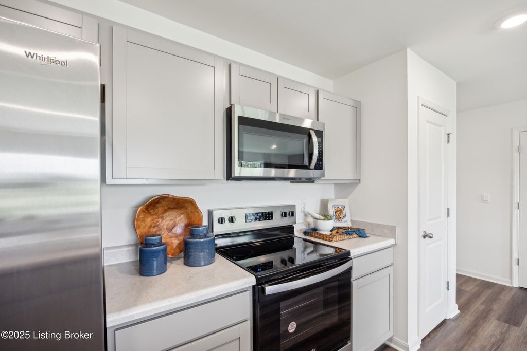 Photo of 7108 Train Station Way, Louisville, KY 40272 (MLS # 1701445)