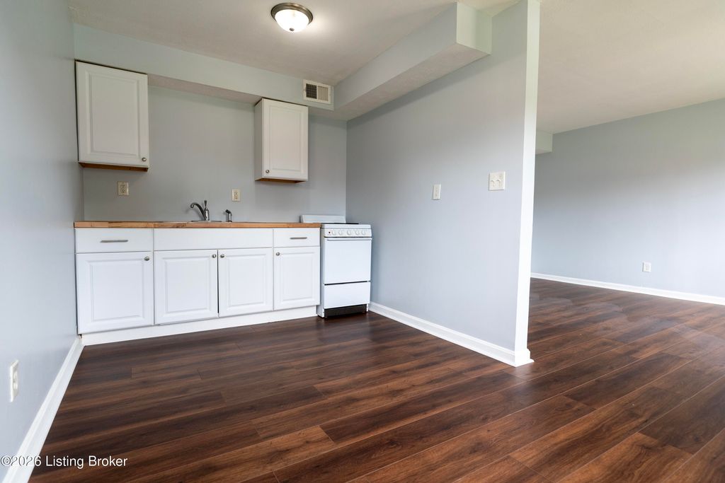 Photo of 1704 Valley Forge Way, Louisville, KY 40215 (MLS # 1714890)