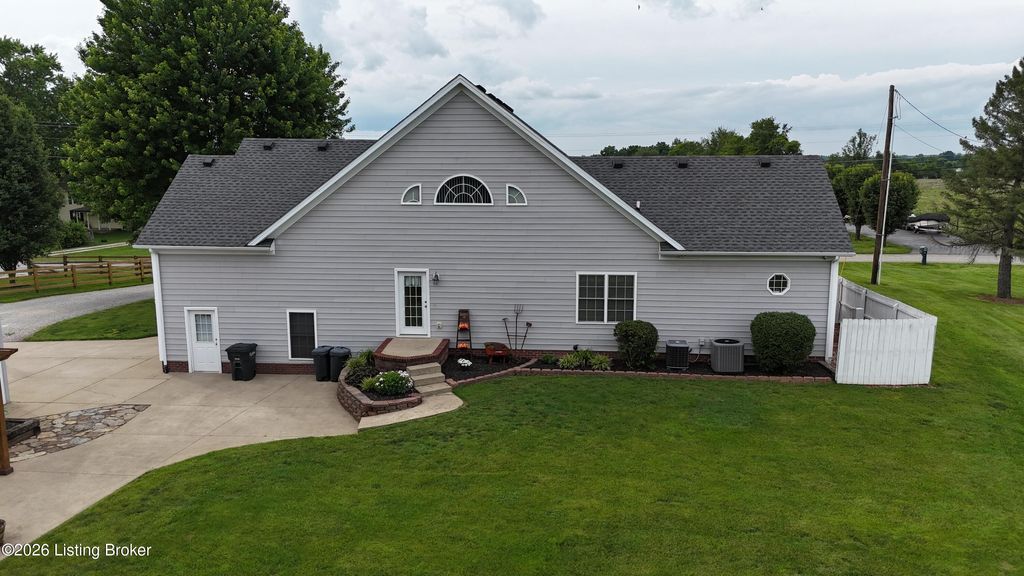 Photo of 141 Botland Loop, Bardstown, KY 40004 (MLS # 1718418)