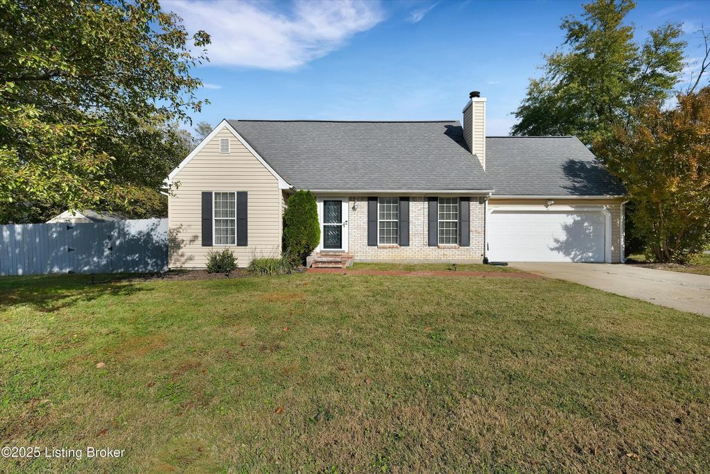 Photo of 8123 Avanti Way, Louisville, KY 40291 (MLS # 1705486)