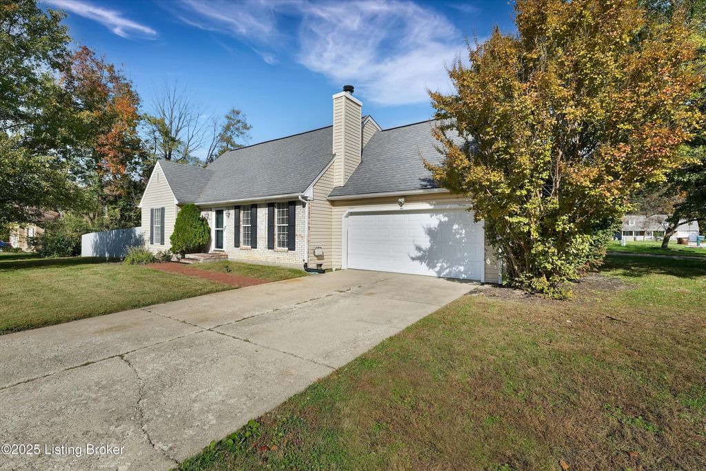 Photo of 8123 Avanti Way, Louisville, KY 40291 (MLS # 1705486)