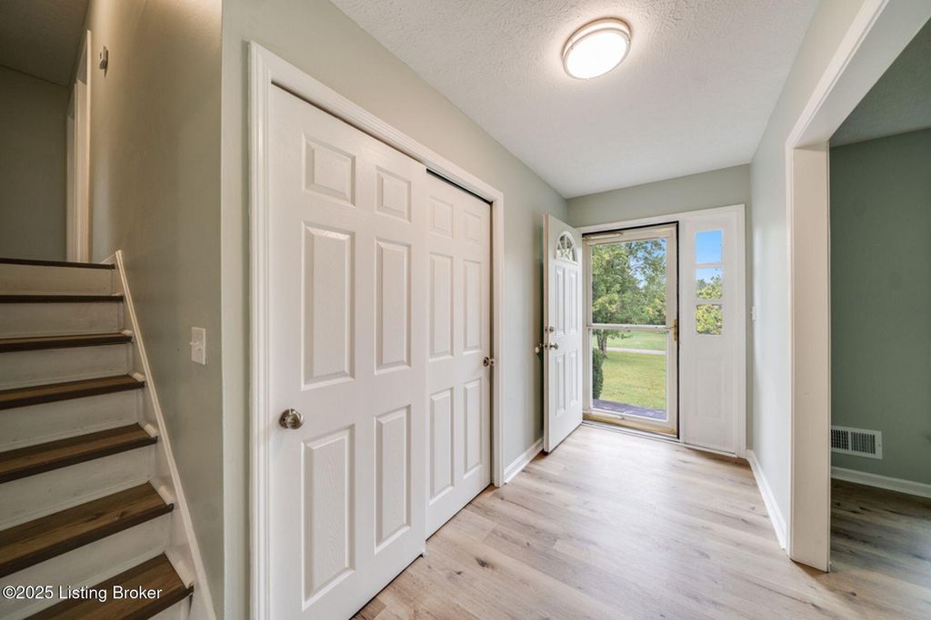 Photo of 2907 Carden Ln, La Grange, KY 40031 (MLS # 1705835)