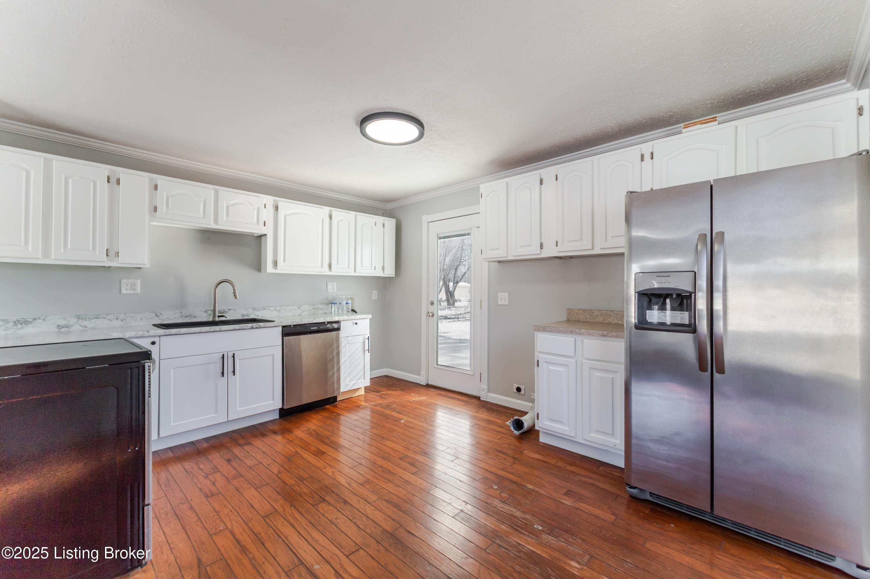372 N Triangle Ln, Louisville, Kentucky image 5