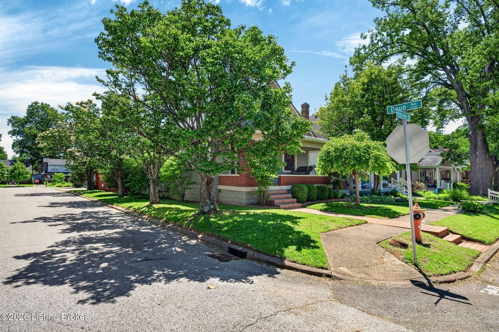 Photo of 2228 Eastview Ave, Louisville, KY 40205 (MLS # 1717483)