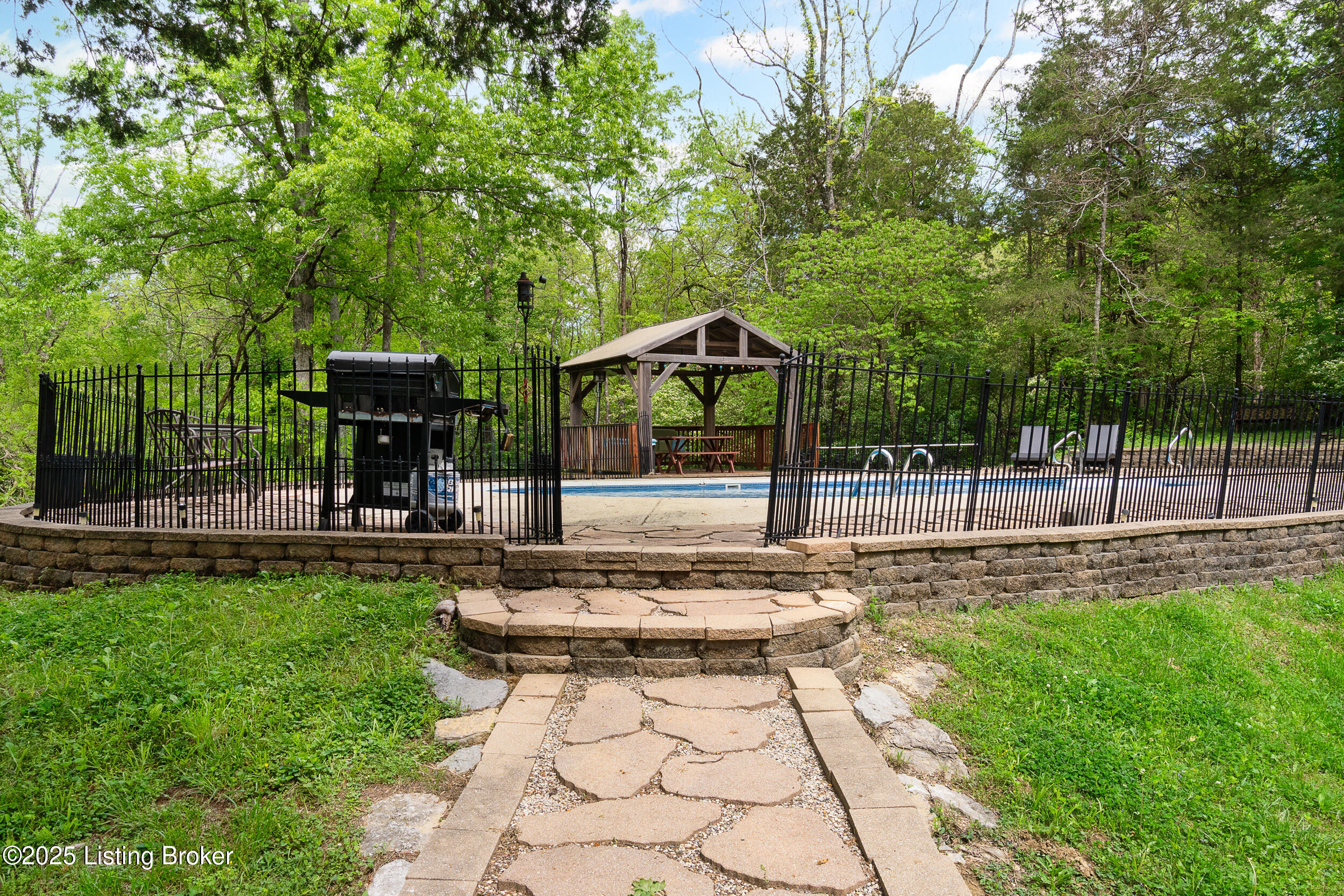 3301 Borowick Cir, La Grange, Pennsylvania image 12