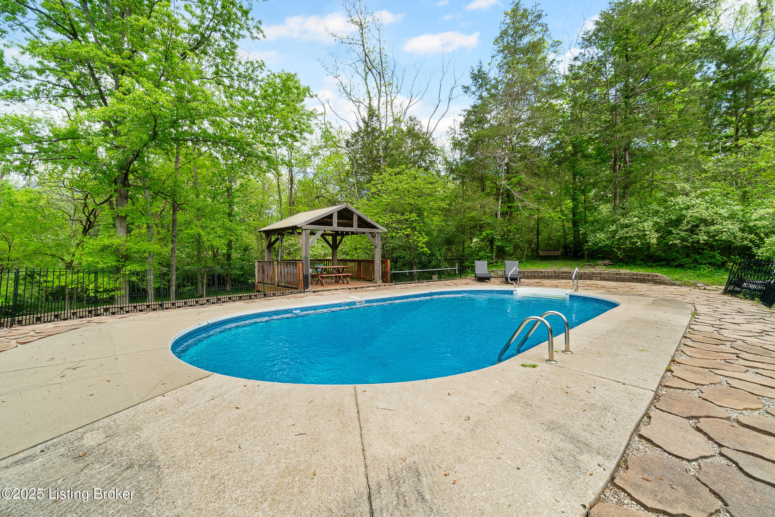 3301 Borowick Cir, La Grange, Pennsylvania image 13