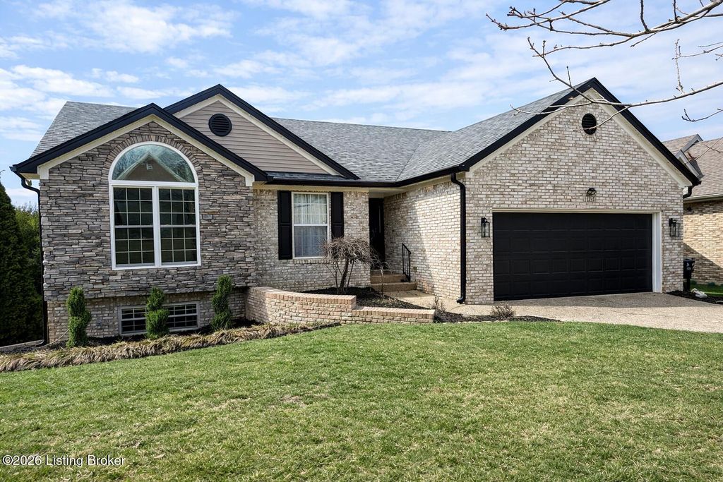 Photo of 11210 Carriage View Way, Jeffersontown, KY 40299 (MLS # 1711207)