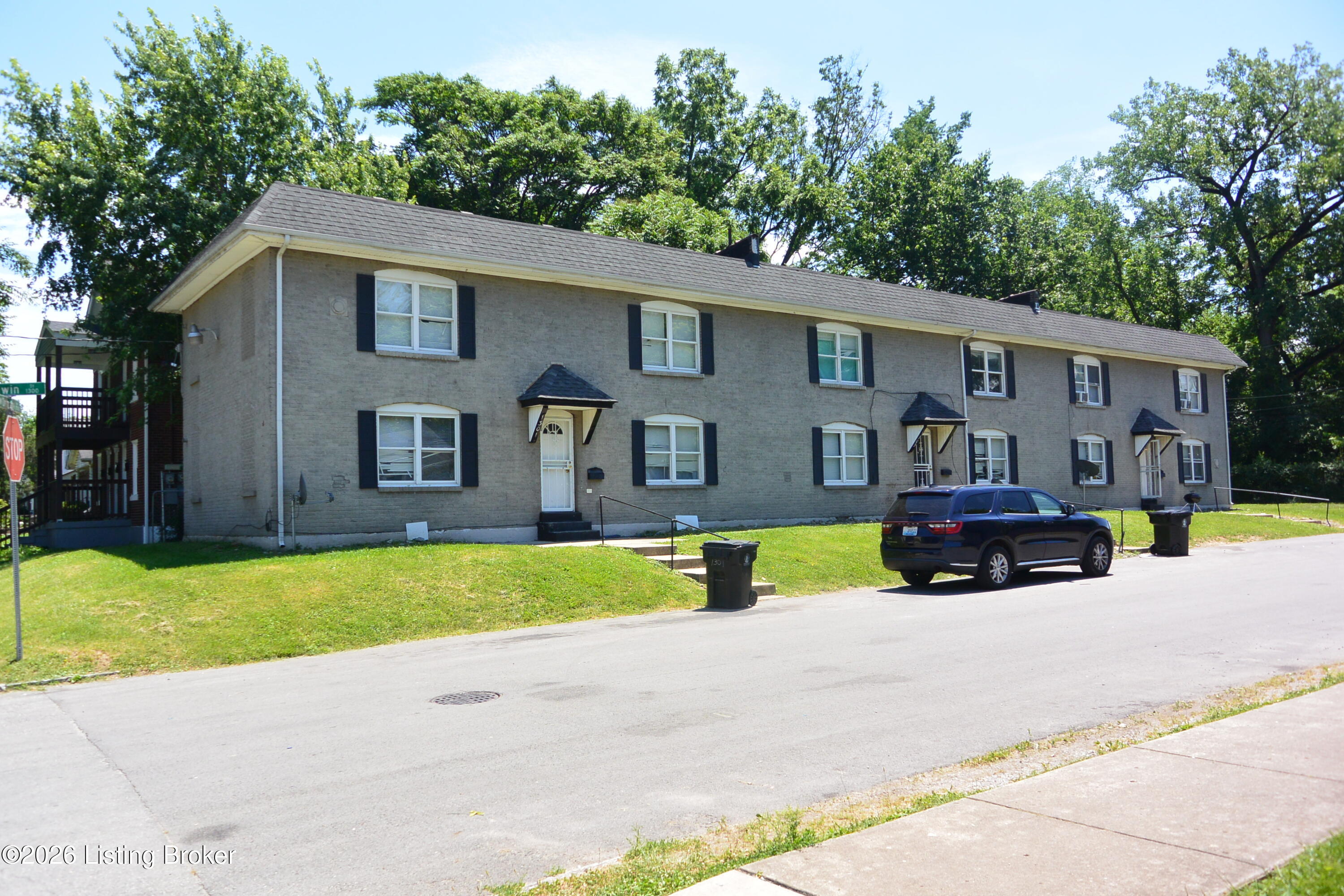 Photo 1 of 49 — 1301 BALDWIN St, Louisville, KY 40210