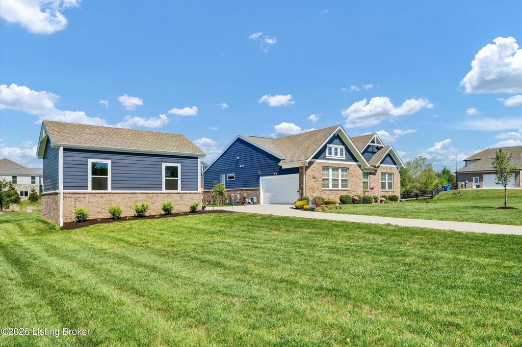 Photo of 1208 Summit Parks Dr, La Grange, KY 40031 (MLS # 1715169)