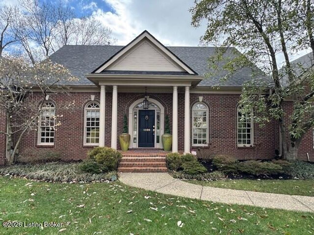 Photo of 1100 Bentwood Place Ct, Louisville, KY 40207 (MLS # 1711663)