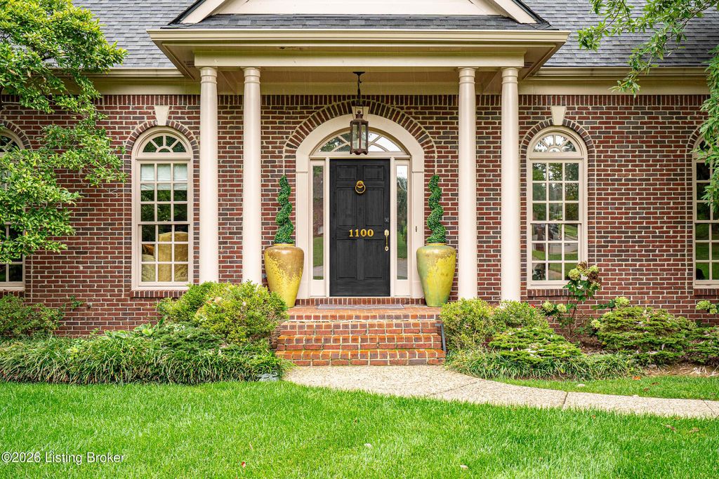 Photo of 1100 Bentwood Place Ct, Louisville, KY 40207 (MLS # 1711663)