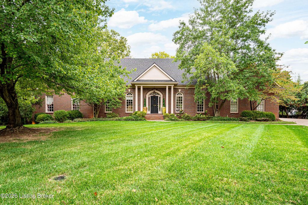 Photo of 1100 Bentwood Place Ct, Louisville, KY 40207 (MLS # 1711663)