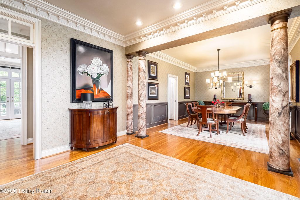 Photo of 1100 Bentwood Place Ct, Louisville, KY 40207 (MLS # 1711663)