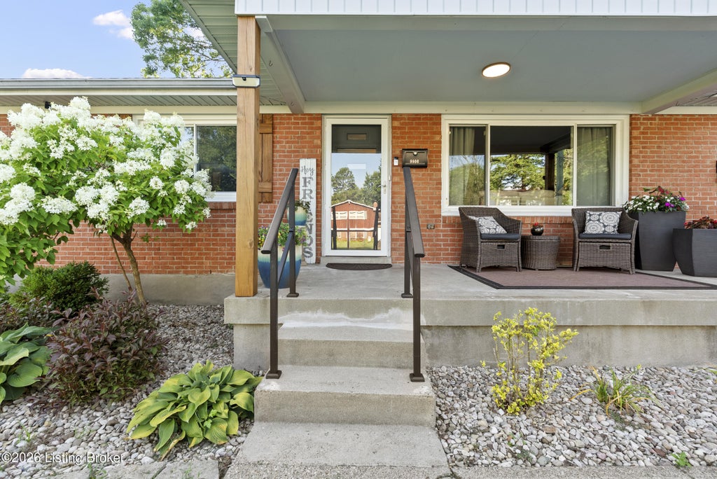 Photo of 9906 Sunkist Way, Louisville, KY 40272 (MLS # 1713229)