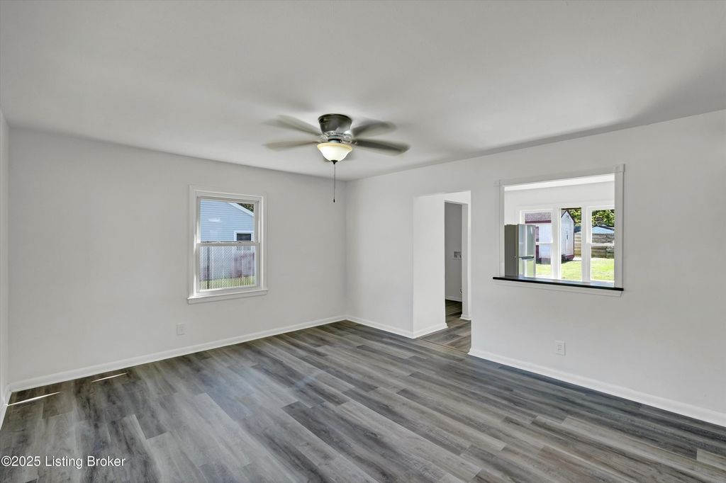 Photo of 5406 Count Fleet Dr, Louisville, KY 40272 (MLS # 1701438)