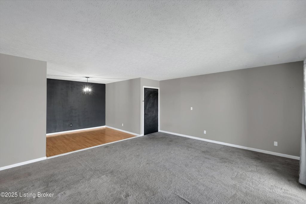 Photo of 2 Dupont Way #7, Louisville, KY 40207 (MLS # 1701667)