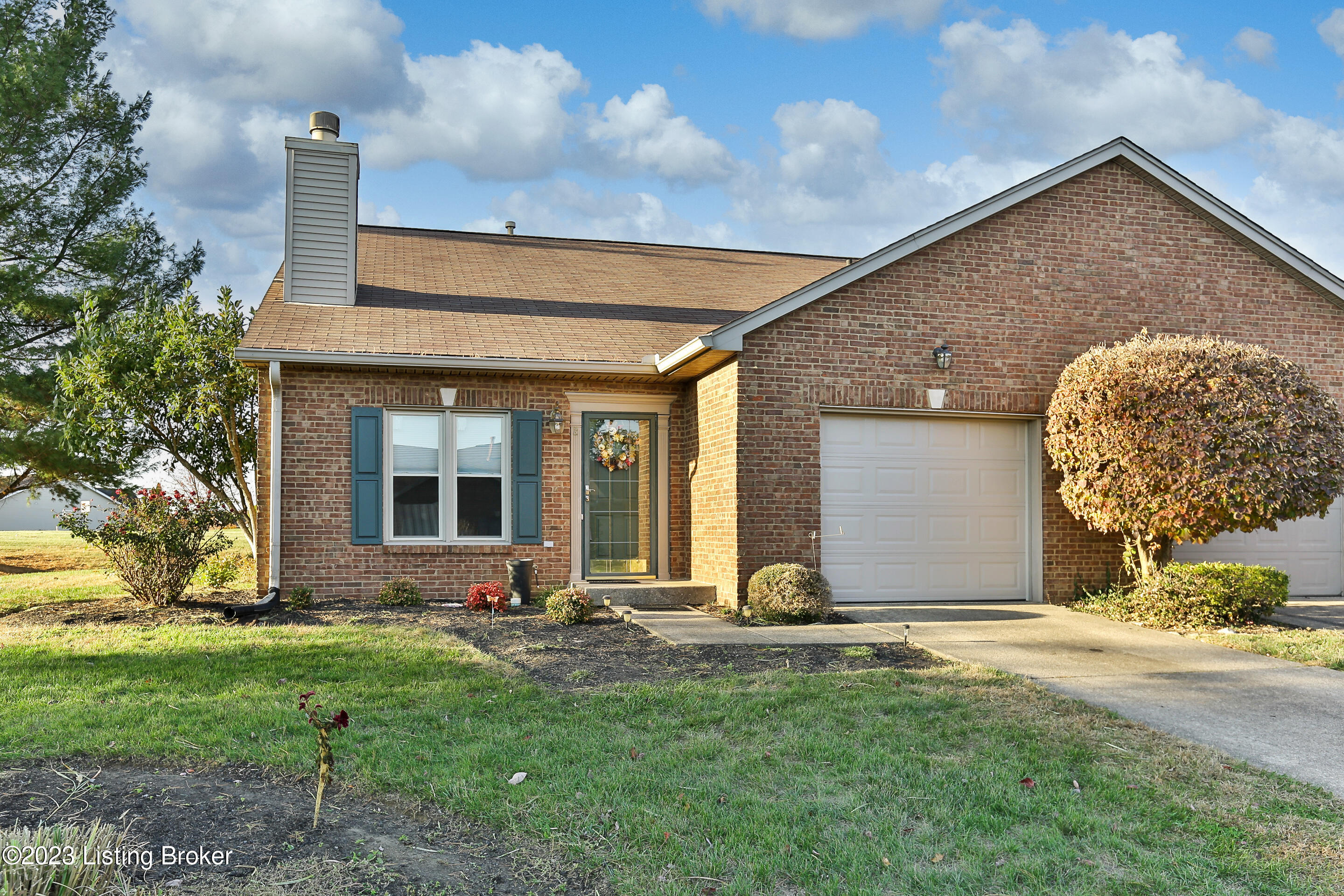 Photo 1 of 28 — 2 Trace Ln, Shelbyville, KY 40065