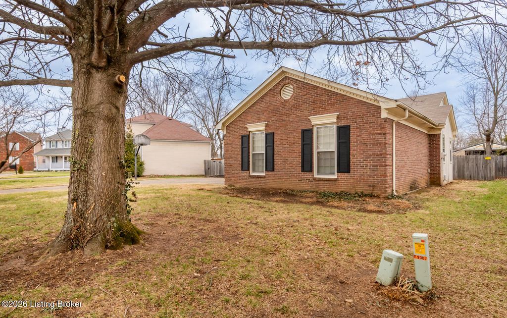 Photo of 9007 Green Garden Ct, Louisville, KY 40220 (MLS # 1709199)