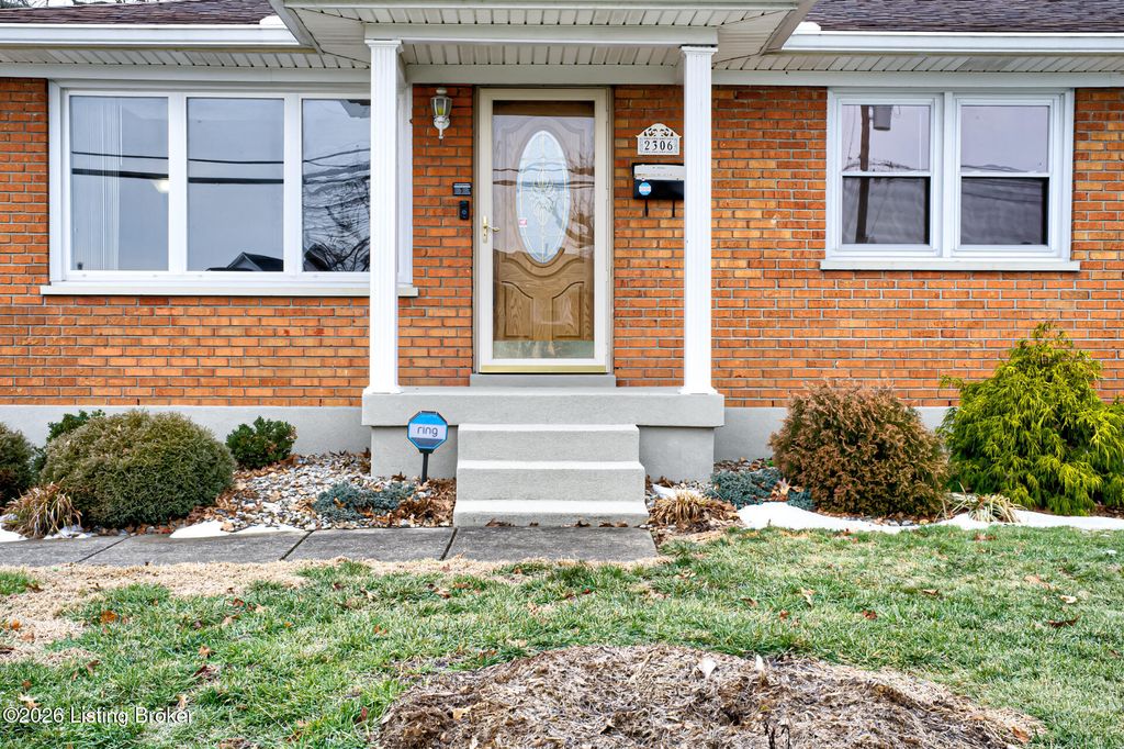 Photo of 2306 Marguerite Dr, Louisville, KY 40216 (MLS # 1709117)