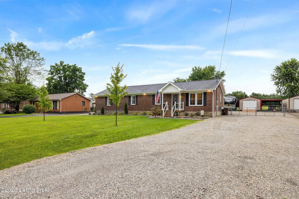 Photo of 380 Oakrun Dr, Mt Washington, KY 40047 (MLS # 1720403)