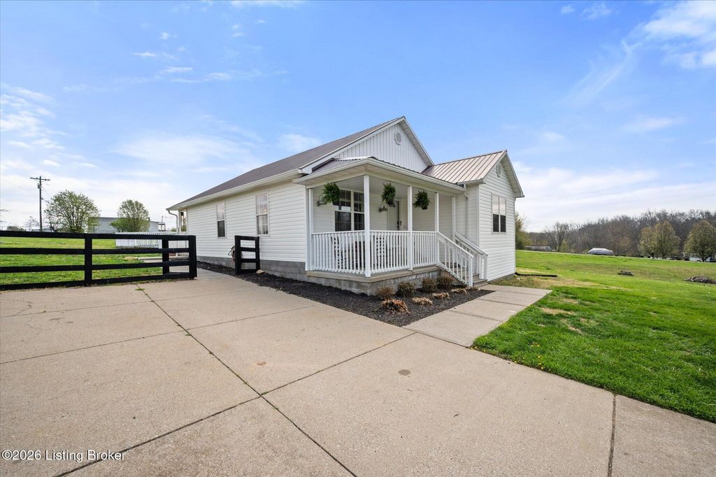 Photo of 840 Stevens Ln, Bloomfield, KY 40008 (MLS # 1710218)