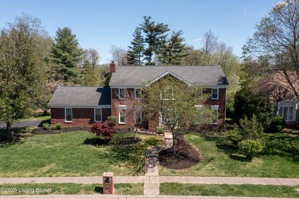 Photo of 601 Colonel Anderson Pkwy, Louisville, KY 40222 (MLS # 1714359)