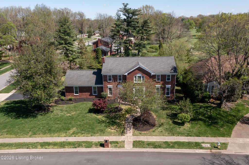 Photo of 601 Colonel Anderson Pkwy, Louisville, KY 40222 (MLS # 1714359)