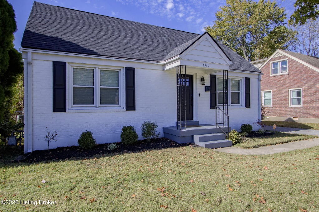 Photo of 2916 Yorkshire Blvd, Louisville, KY 40220 (MLS # 1732521)