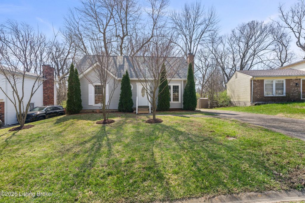 Photo of 6510 Daverman Ct, Louisville, KY 40228 (MLS # 1712867)