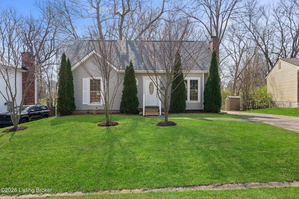 Photo of 6510 Daverman Ct, Louisville, KY 40228 (MLS # 1712867)