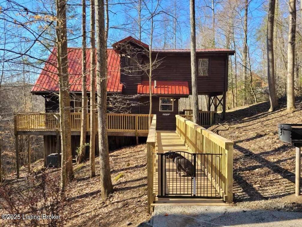 Photo of 447 Robbie Ridge Rd, Slade, KY 40376 (MLS # 1706106)