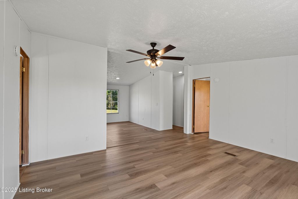 Photo of 150 Fawn Ln, Pleasureville, KY 40057 (MLS # 1713493)