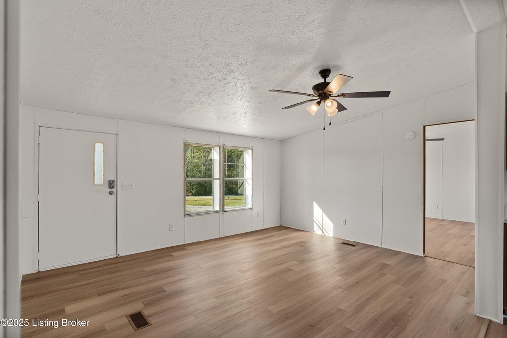 Photo of 150 Fawn Ln, Pleasureville, KY 40057 (MLS # 1713493)