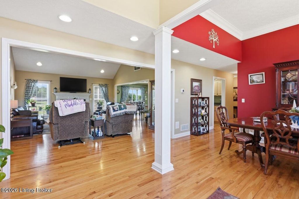 Photo of 106 Dartmore Ct, Elizabethtown, KY 42701 (MLS # 1719616)