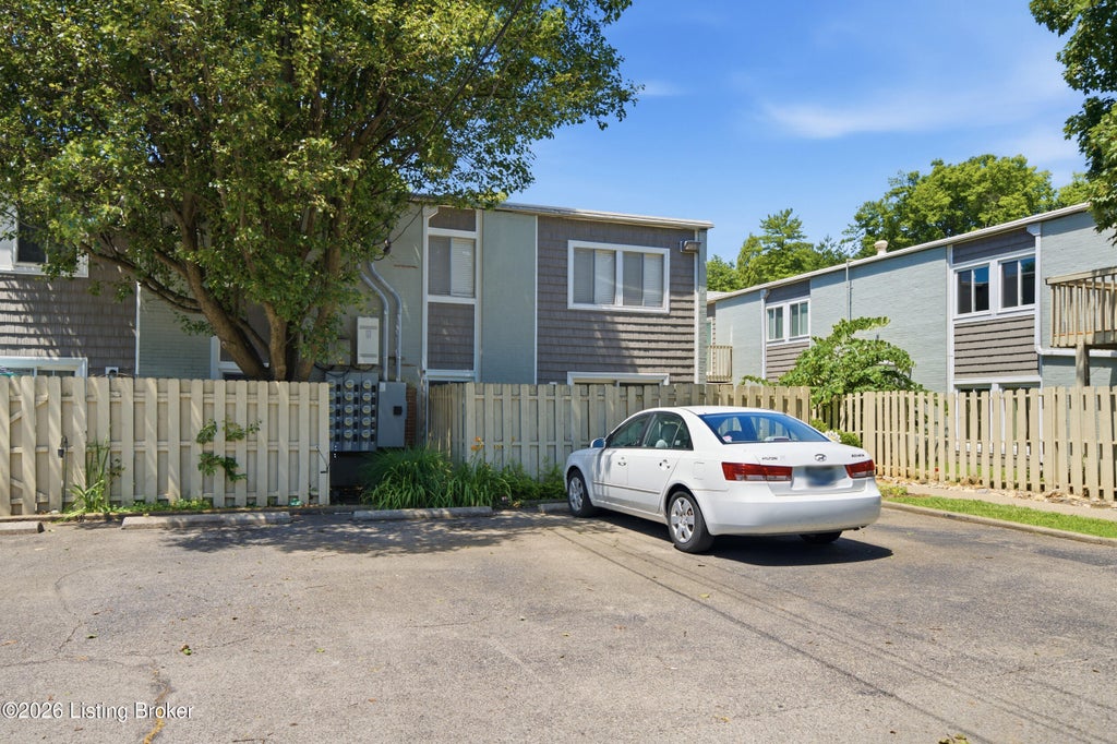 Photo of 1935 Gardiner Ln #APT F89, Louisville, KY 40205 (MLS # 1731275)