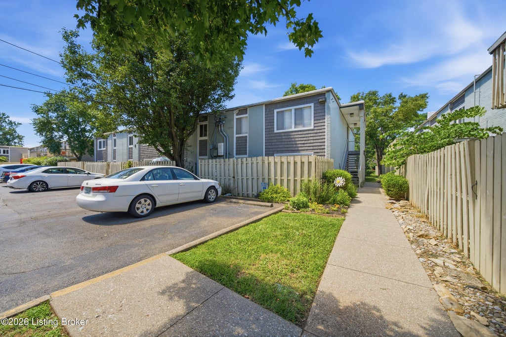 Photo of 1935 Gardiner Ln #APT F89, Louisville, KY 40205 (MLS # 1731275)