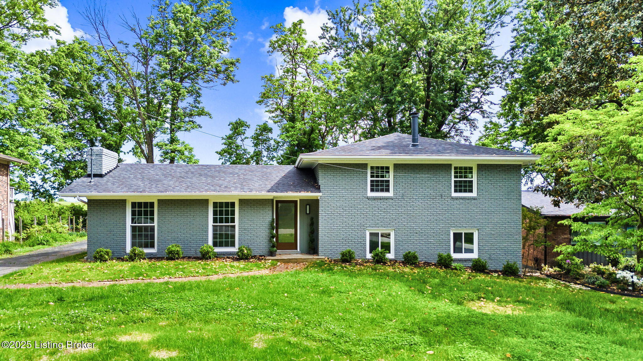 3212 Five Oaks Pl, Louisville, Kentucky image 1