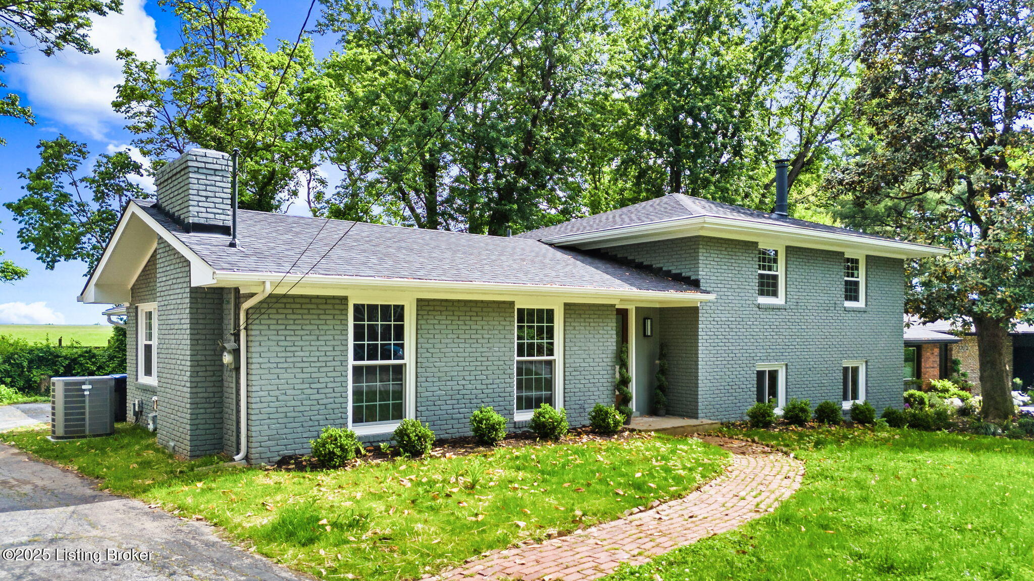 3212 Five Oaks Pl, Louisville, Kentucky image 3