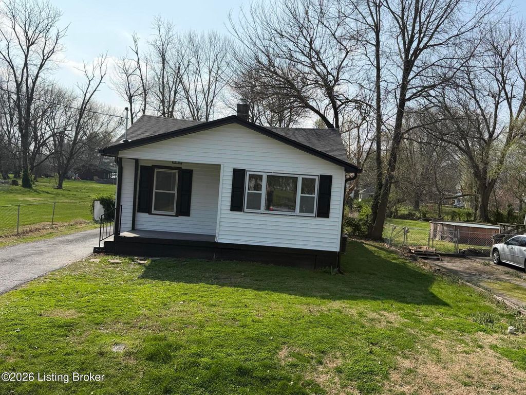 Photo of 5500 Euclid Ave, Louisville, KY 40272 (MLS # 1712610)